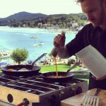 Cuisine Lifestlye - Sascha Zellinger mit seiner mobilen Küche von Camp Champ - beim Kochen